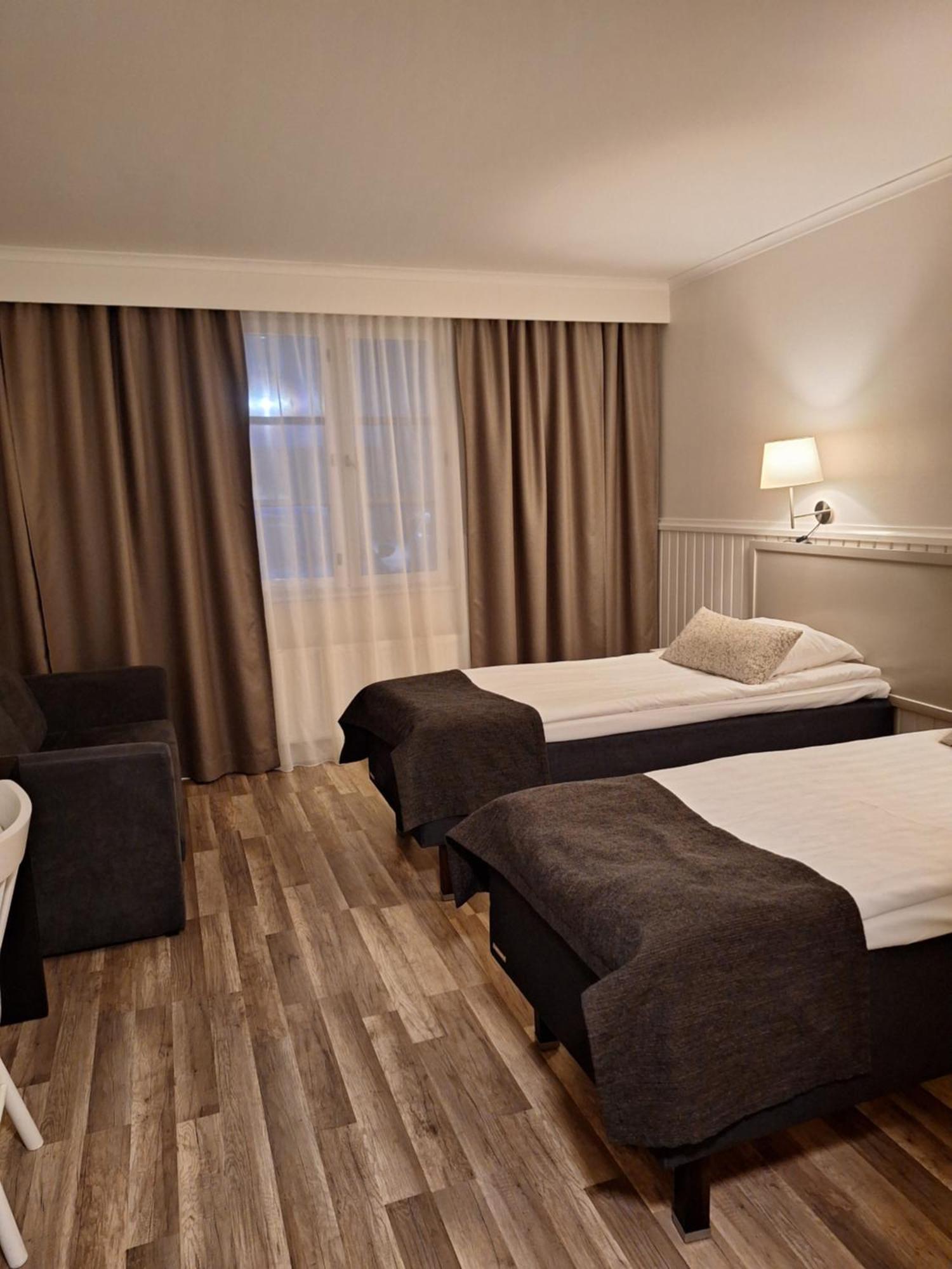 Juthbacka Hotell Uusikaarlepyy Exteriér fotografie